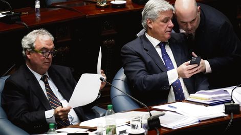 Luis Alberto Heber y Francisco Bustillo, durante la interpelación de los ministros de Relaciones Exteriores y de Interior por el pasaporte a Sebastián Marset