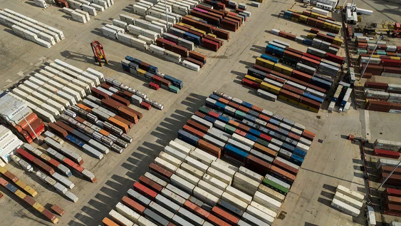 Los movimientos de carga en tránsito en el Puerto de Montevideo vienen en caída desde el año pasado Los movimientos de carga en tránsito en el Puerto de Montevideo vienen en caída desde el año pasado