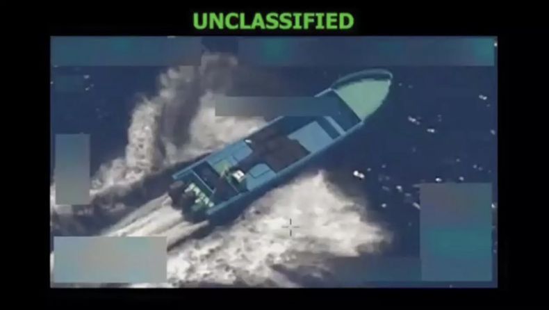Captura de un video difundido por el secretario de Defensa de EE. UU., Pete Hegseth, quien aseguró que su país perpetró un nuevo ataque contra una presunta embarcación de narcotráfico. Los hechos informados el 22 de octubre de 2025 ocurrieron un día antes, según Washington.
