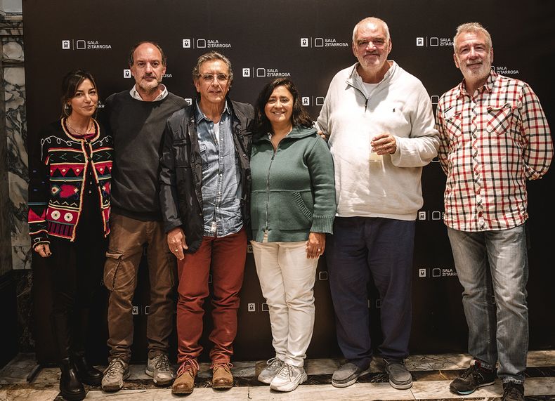 Silvana Neme y Pablo Atchugarry junto a los artistas visuales Marcela Ambrois, Diego Villalba, Fernando Oliveri y Carlos Presto