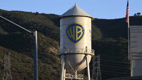 La emblemática torre de agua de Warner Bors.