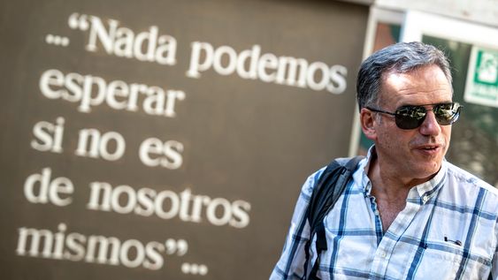 Yamandú Orsi llegando al Secretariado del Frente Amplio, el martes 29 de octubre Yamandú Orsi llegando al Secretariado del Frente Amplio, el martes 29 de octubre