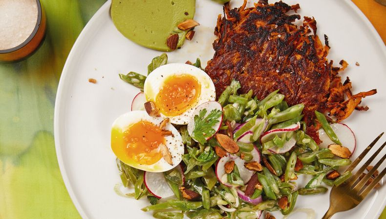 imagen de Rostis de boniato con ensalada de chauchas y crema de palta