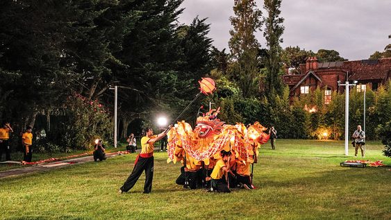 En la celebración de la Fiesta de la Primavera china hubo una demostración de distintas artes y no faltó el tradicional dragón. En la celebración de la Fiesta de la Primavera china hubo una demostración de distintas artes y no faltó el tradicional dragón.