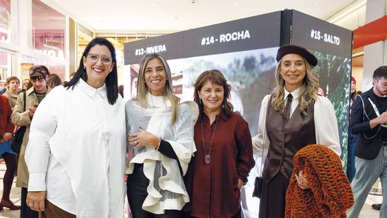 Gerenta de Marketing de Tres Cruces Ximena Lema, subsecretaria de Turismo Ana Claudia Caram, productora de moda Rosario San Juan y Victoria Ubillos, de la Cámara de Diseño de Uruguay Gerenta de Marketing de Tres Cruces Ximena Lema, subsecretaria de Turismo Ana Claudia Caram, productora de moda Rosario San Juan y Victoria Ubillos, de la Cámara de Diseño de Uruguay