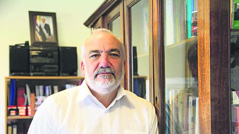 imagen de Netto dice que al ser comparado con Varela quedó expuesto a	un “show mediático” y viral que “no contribuye” a la educación