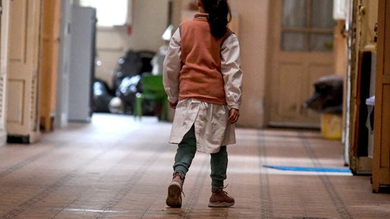 Niña en la escuela Felipe Sanguinetti, en Montevideo. Foto: Javier Calvelo / adhocFOTOS Niña en la escuela Felipe Sanguinetti, en Montevideo. Foto: Javier Calvelo / adhocFOTOS