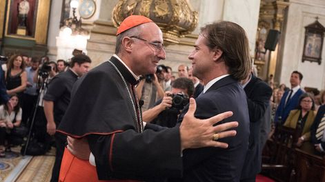 El cardenal Daniel Sturla y el presidente Luis Lacalle Pou. Foto: Ricardo Antúnez / adhocFOTOS