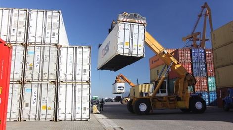 Contenedores en el Puerto de Montevideo.