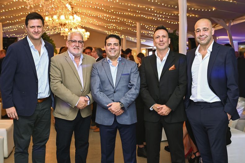 Gerente comercial de Porto Seguro Federico Moalli, álvaro Butureira, presidente de Porto Seguro Fernando Viera, Federico Lemos y Enrique Quinteros