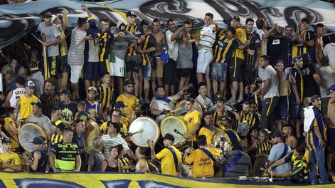 Hinchas de Rosario Central durante un partido de la Copa Libertadores 2019. Foto: Héctor Río, AFP