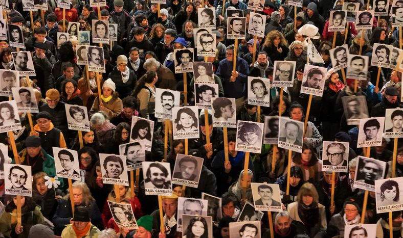 Durante la 29ª Marcha del Silencio por 18 de Julio, en Montevideo