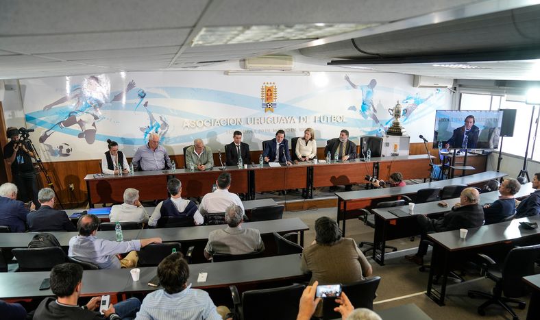 La Asociación Uruguaya de Fútbol anunciará el 22 de diciembre a las empresas ganadoras de su licitación.