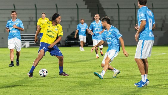 Ronaldinho y Fabián Carini Ronaldinho y Fabián Carini