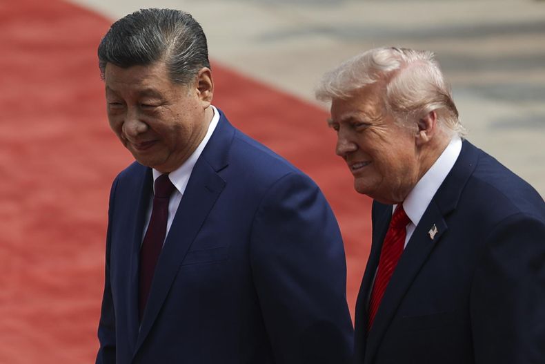 El presidente chino Xi Jinping asiste a una ceremonia de bienvenida con el presidente estadounidense Donald Trump en el Gran Salón del Pueblo en Pekín, China, el 14 de mayo de 2026.