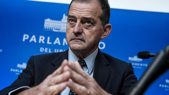 Guido Manini Ríos en conferencia de prensa en el anexo del Palacio Legislativo. Foto: Javier Calvelo / adhocFOTOS Guido Manini Ríos en conferencia de prensa en el anexo del Palacio Legislativo. Foto: Javier Calvelo / adhocFOTOS