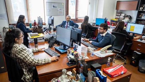 La oficina de Gestión de Deuda Pública del MEF. La oficina de Gestión de Deuda Pública del MEF.