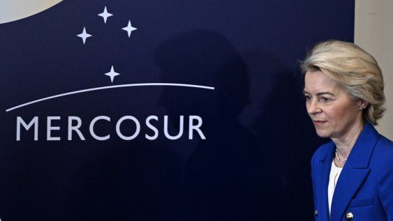 La presidenta de la Comisión Europea, Ursula von der Leyen, llega a la 65ª Cumbre del Mercosur en Montevideo, el 6 de diciembre de 2024. La presidenta de la Comisión Europea, Ursula von der Leyen, llega a la 65ª Cumbre del Mercosur en Montevideo, el 6 de diciembre de 2024.