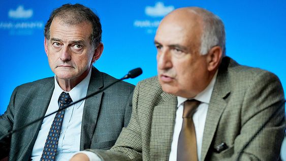 Guido Manini Rios y Guillermo Domenech durante la conferencia de prensa de Cabildo Abierto. Foto: Javier Calvelo / adhocFOTOS Guido Manini Rios y Guillermo Domenech durante la conferencia de prensa de Cabildo Abierto. Foto: Javier Calvelo / adhocFOTOS