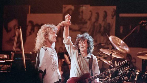Jimmy Page (aquí junto al vocalista de Led Zeppelin Robert Plant) enfrenta una demanda de derechos de autor por el éxito de la banda Dazed and Confused Jimmy Page (aquí junto al vocalista de Led Zeppelin Robert Plant) enfrenta una demanda de derechos de autor por el éxito de la banda Dazed and Confused