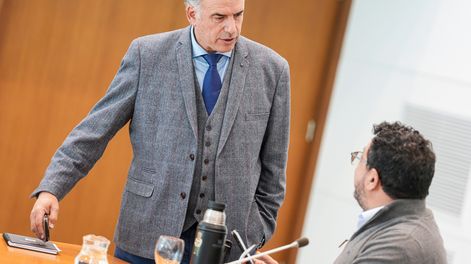 Yamandú Orsi y Alejandro Sánchez durante una reunión del Consejo de Ministros.