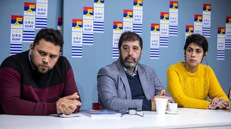 Daniel Mariño, Fernando Pereira y Verónica Piñeiro durante una reunión en la Huella de Seregni