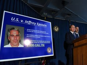El fiscal estadounidense para el Distrito Sur de Nueva York, Geoffrey Berman, anuncia cargos contra Jeffery Epstein el 8 de julio de 2019 en la ciudad de Nueva York.