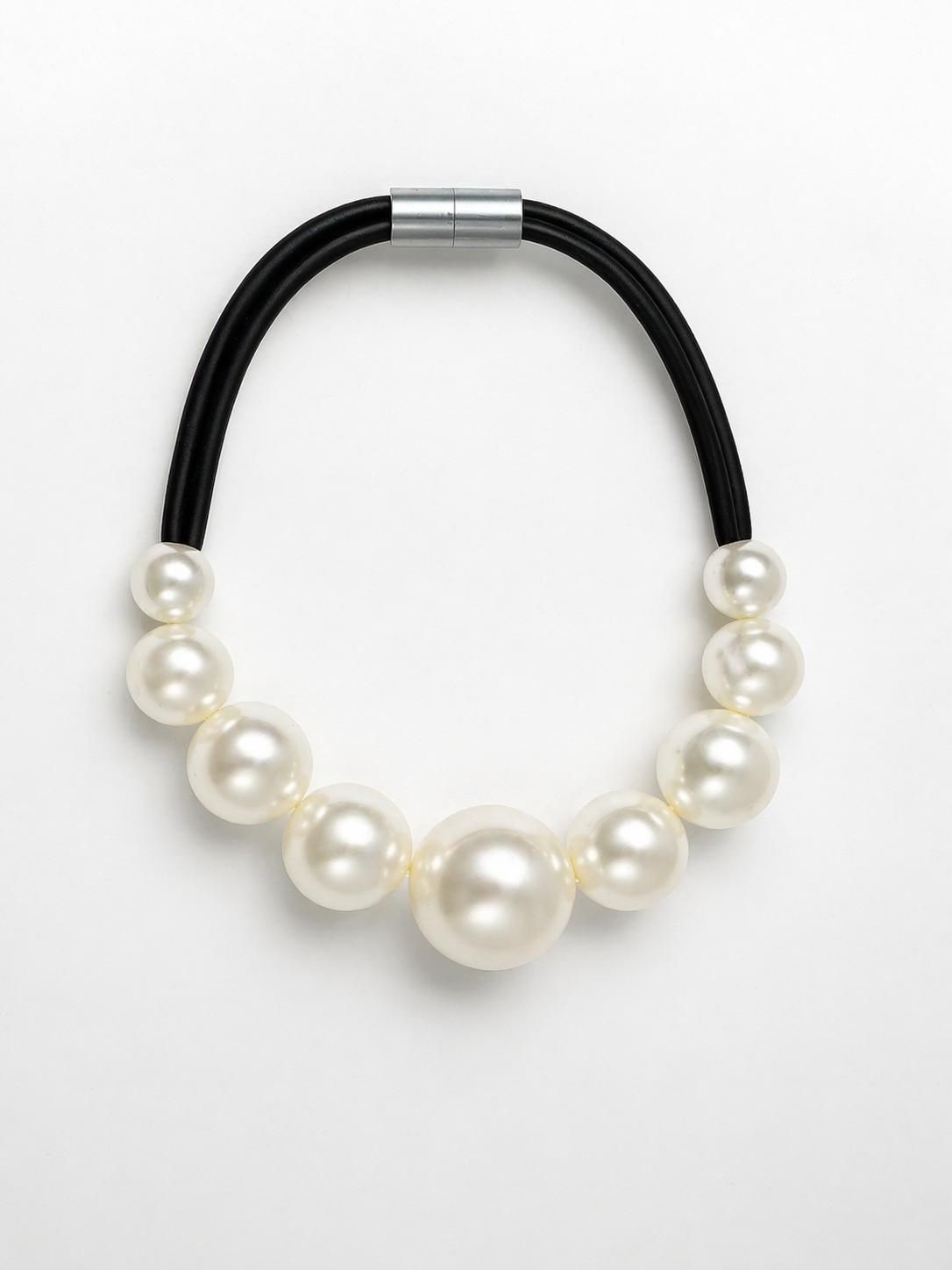 Collar de perlones de diferentes tamaños