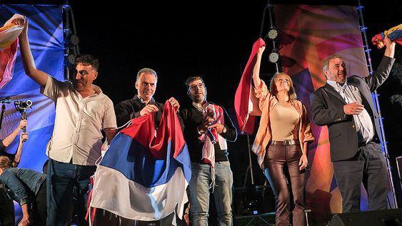 Conmemoración del 53 aniversario del Frente Amplio, en la plazuela Francisco Araucho, en Montevideo. Foto: Pablo Vignali / adhocFOTOS Conmemoración del 53 aniversario del Frente Amplio, en la plazuela Francisco Araucho, en Montevideo. Foto: Pablo Vignali / adhocFOTOS