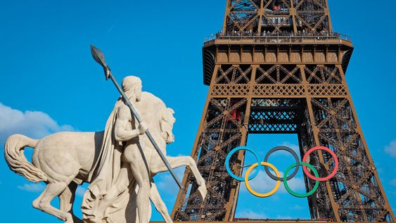 La Torre Eiffel se prepara para los Juegos Olímpicos La Torre Eiffel se prepara para los Juegos Olímpicos
