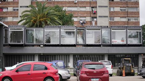 Búsqueda | Radio Uruguay ya se instaló en los contenedores. Foto: Javier Calvelo, adhocFOTOS