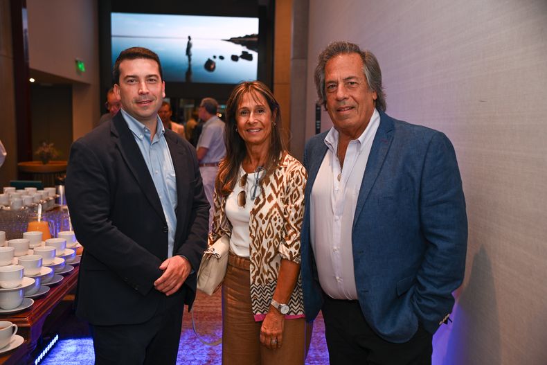Gonzalo Cáceres con Estela y Gustavo Trelles.&nbsp;