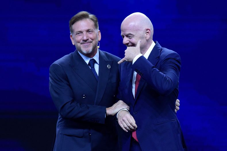 Alejandro Domínguez y los países sudamericanos, entre ellos Uruguay, forman parte de los apoyos de Gianni Infantino para las próximas elecciones de la FIFA.
