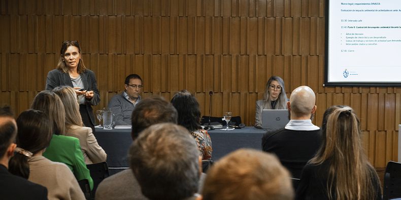 Una reunión de la Mesa de Finanzas Sostenibles efectuada en la sede del BCU el año pasado