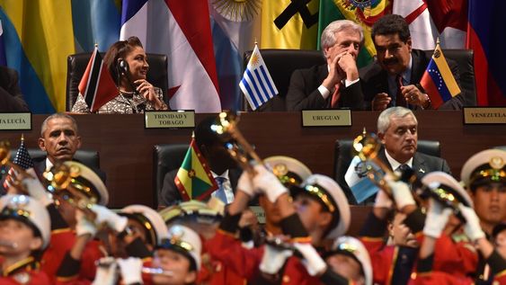Tabaré Vázquez conversa con Nicolás Maduro en la cumbre de las Américas Panamá 2015. Foto: AFP Tabaré Vázquez conversa con Nicolás Maduro en la cumbre de las Américas Panamá 2015. Foto: AFP