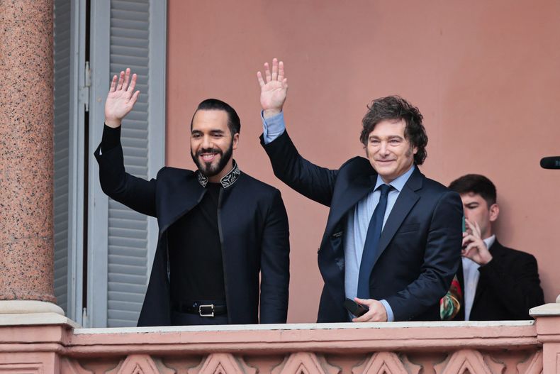 Nayib Bukele, presidente de El Salvador, junto a Javier Milei, presidente de Argentina.