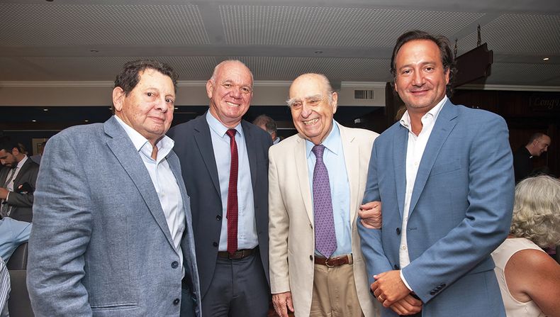 El vicepresidente de Zonamerica Isidoro Hodara, el subsecretario de Industria Walter Verri, el expresidente Julio María Sanguinetti e Ignacio Munyo