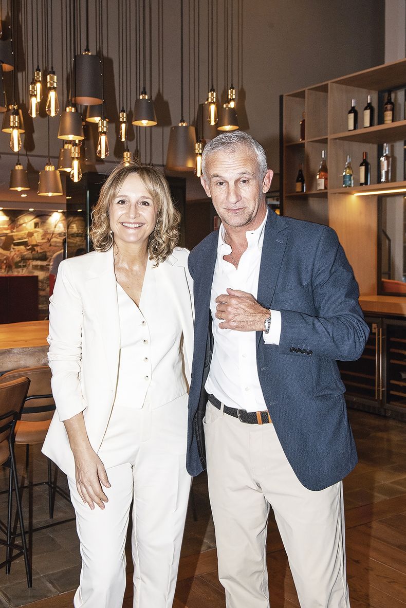 Directora de Antel Laura Raffo y CEO de Gómez Platero&nbsp;Martín Gómez Platero.