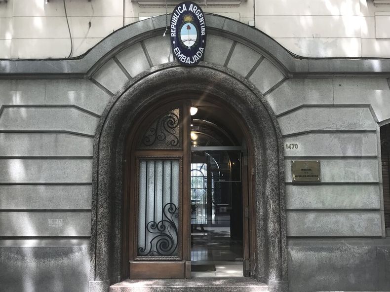 imagen de Justicia avala que embajada argentina no pague indemnización por despido a exempleada para no afectar la relación entre países