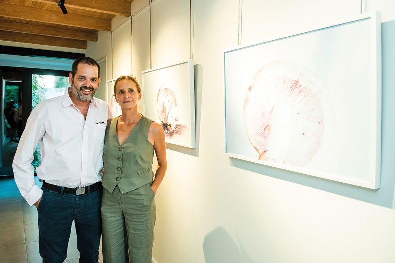 El mentor de la artista Ignacio Guani junto a la fotógrafa Cala Álzaga