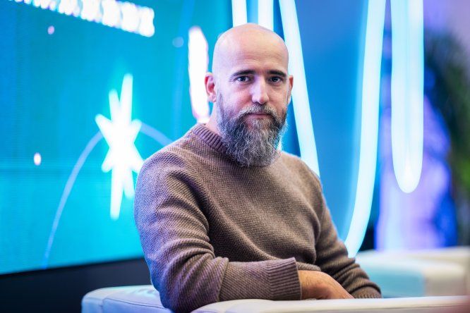 Jon Hernández fue uno de los oradores en  Summit AI Human Future 2025