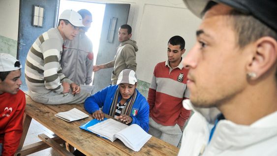 Una cuarta parte de los presos no terminó la escuela, casi nadie el ciclo básico y el 12% son analfabetos funcionales. Foto: Javier Calvelo / adhocFOTOS