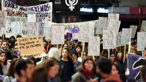 Marcha Ni Una Menos por la avenida 18 de Julio