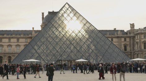 El museo del Louvre de París.