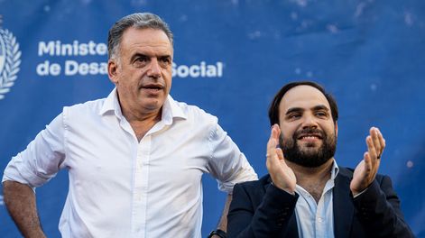 Yamandú Orsi y Gonzalo Civila, durante la asunción de las autoridades del Mides