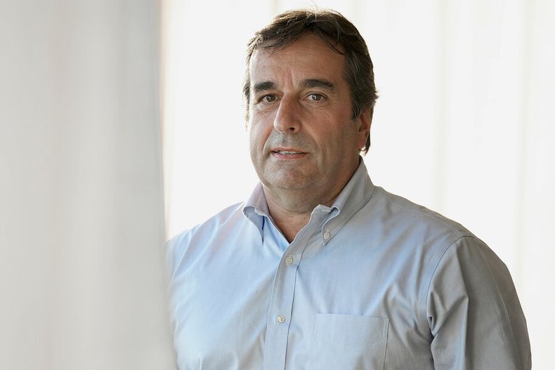 Aldo Lema durante la entrevista con Búsqueda. Foto: Javier Calvelo / adhocFOTOS