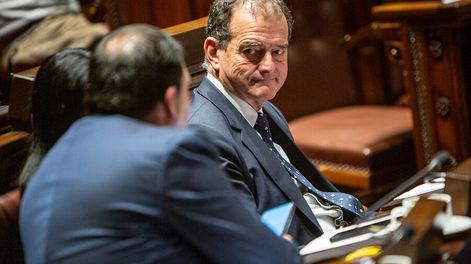 Guido Manini Ríos en el Parlamento. Foto: Mauricio Zina / adhocFOTOS
