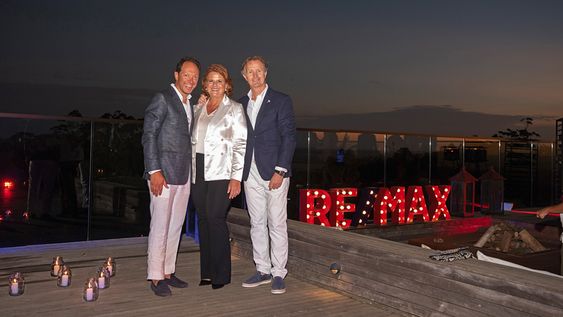 Presidente de RE/MAX Argentina-Uruguay Sebastián Sosa, la chief executive officer Dotti Peñate y Nelson Marzullo, socio fundador de la compañía en Uruguay