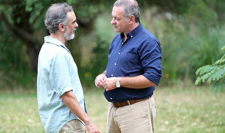 Nicolás Martínez junto a Álvaro Delgado. Foto: Javier Calvelo / adhocFOTOS