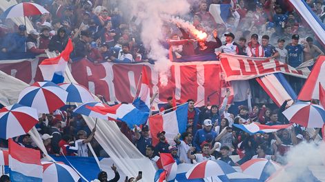 Nacional fue sancionado deportivamente por el lanzamiento de una bengala por parte de un hincha.  Nacional fue sancionado deportivamente por el lanzamiento de una bengala por parte de un hincha.